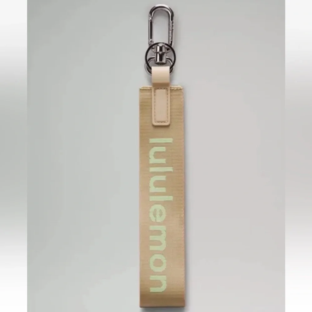 Lululemon Never Lost Keychain Trench / Pistachio BRAND NEW